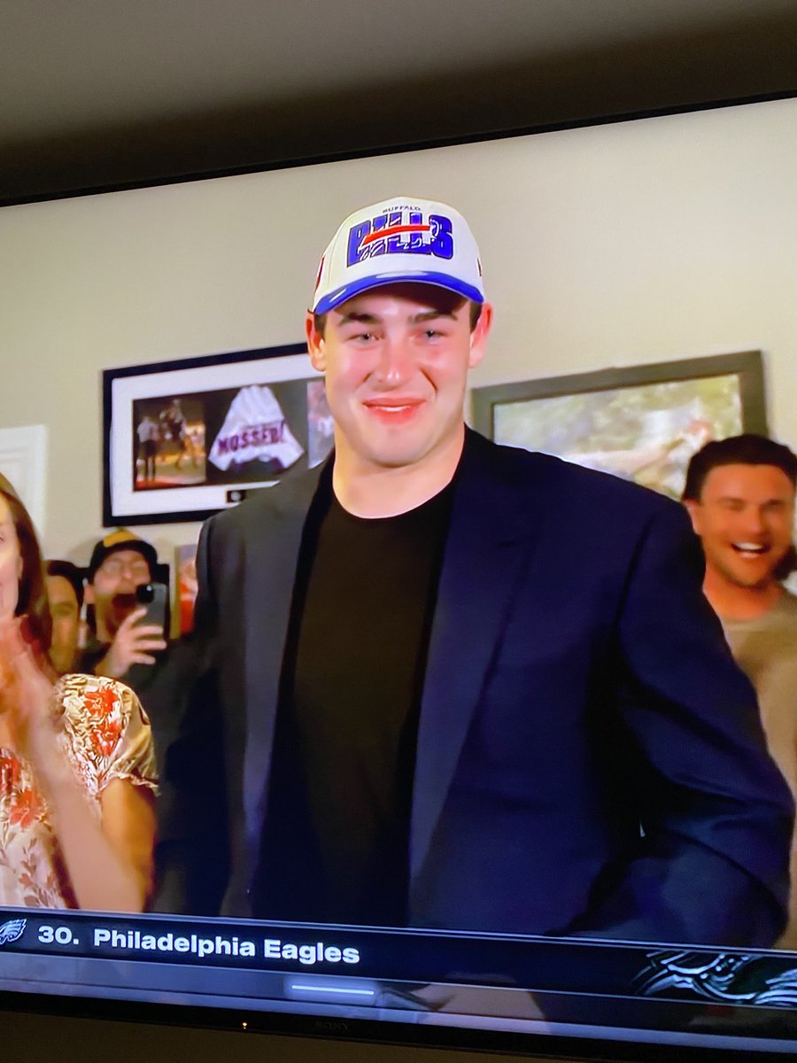 MikeGBillsMafia's tweet photo. I like it. Welcome to @BuffaloBills another weapon for @JoshAllenQB 
@dawson_knox on one side and @_DaltonKincaid on the other. #GoBills #BillsMafia  #TrustTheProcess https://t.co/SX3Fi69LcV