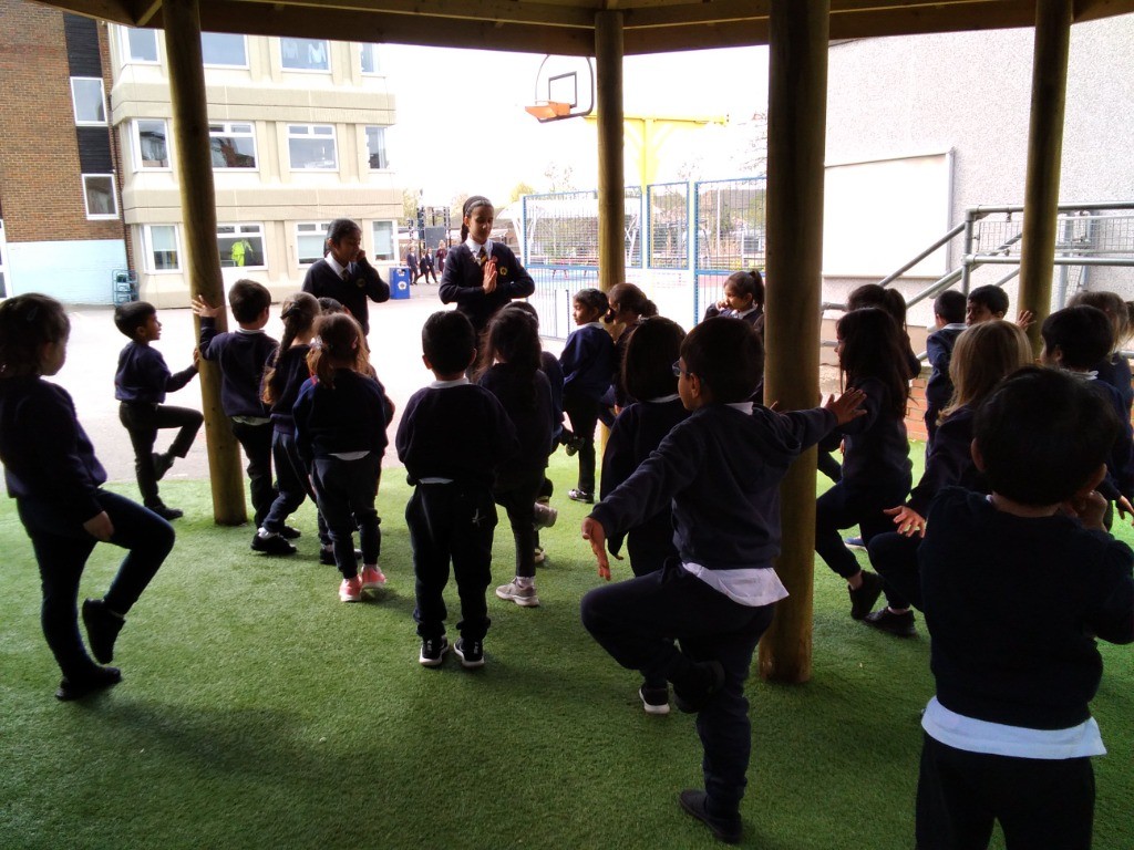 HLPrimaryNews's tweet photo. The children did a brilliant job is following the poses whilst trying to keep their balance and control. We ended the session with some calm, cool down breathing exercises. https://t.co/duWE9YefmF