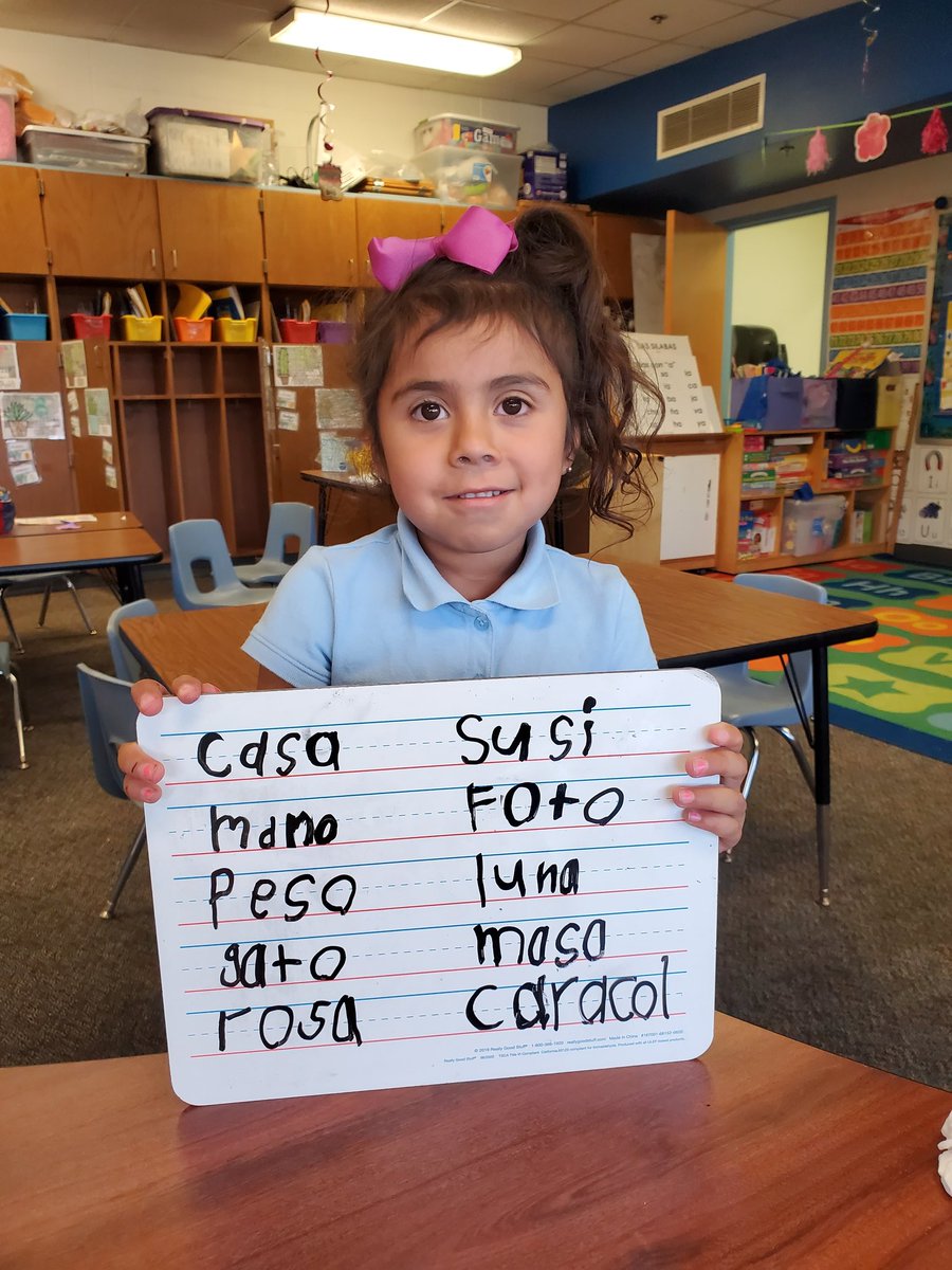 Flowers1ta's tweet photo. Very proud of my chiquillos,  they wrote these words by themselves that I dictate !!! #Mytutoringkids #hardworkpaysoff https://t.co/ngRiJt13Ca