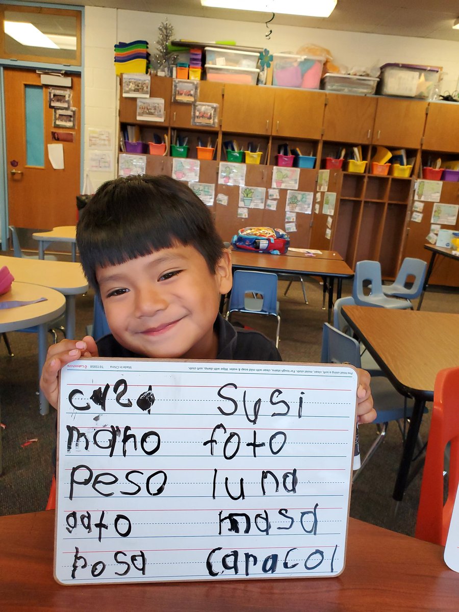 Flowers1ta's tweet photo. Very proud of my chiquillos,  they wrote these words by themselves that I dictate !!! #Mytutoringkids #hardworkpaysoff https://t.co/ngRiJt13Ca
