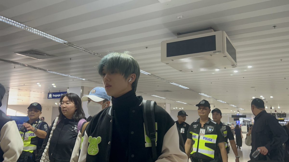 JoyceRMN's tweet photo. NCT DREAM arrival at NAIA 1 #mark #renjun #jeno #haechan #jaemin #jisung #NCTDREAM https://t.co/njiYpxn5bb