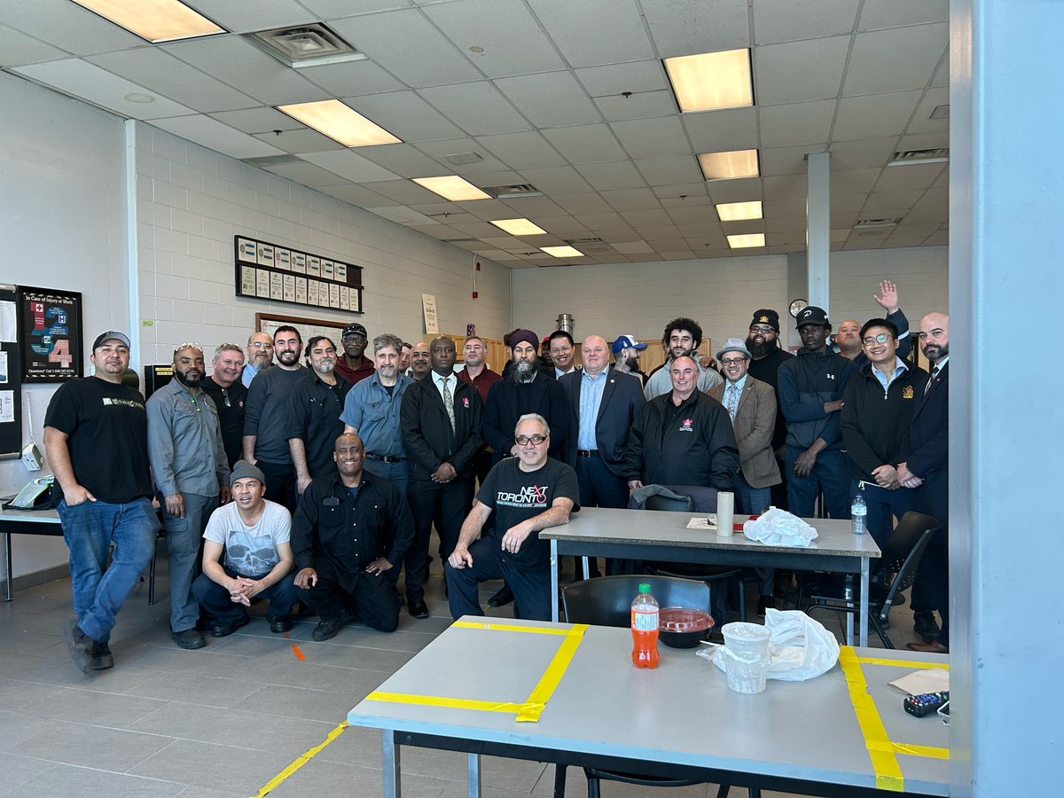 atu_canada's tweet image. Canada's NDP Leader Jagmeet Singh joins ATU Canada President John Di Nino and Local 113 President Marvin Alfred at TTC Eglinton Division today.  We heard transit workers overwhelmingly express their fear and concerns for increased transit safety. 
#NationalTransitTaskforce #ATU