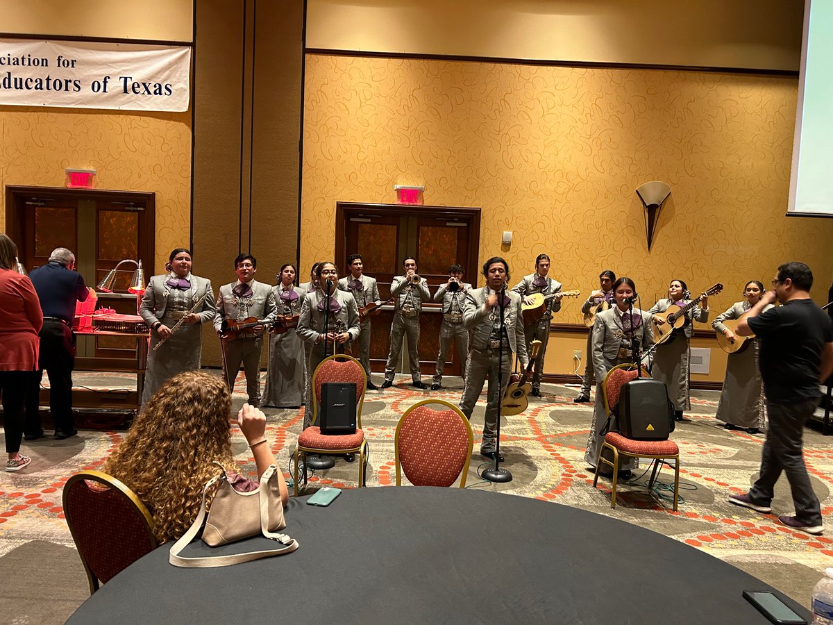 ACETXorg's tweet photo. San Marcos Mariachi Band! SMISD @ACETXorg 
#acetconf https://t.co/QZvpOkCr4P