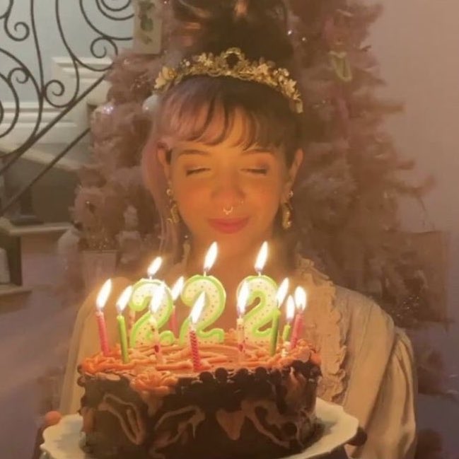 melspurgatory's tweet photo. Happy 28th Birthday, Melanie Martinez! https://t.co/iSuL1XOUT3