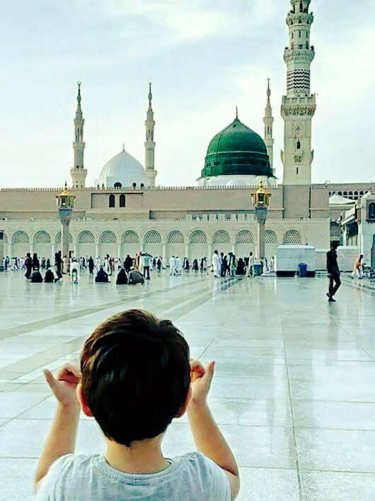 "ذهب للمسجد ليشتكي لربه عن الذين ظلموه :
"فوجدهم يصلون في الصف الأول"

Dia pergi ke masjid hendak mengadu kepada Rabbnya tentang orang-orang yang telah mendzaliminya.
Sesampai di masjid dia mendapati mereka yang hendak diadukan sudah di shaf pertama.

Jumat Mubaraq🌷