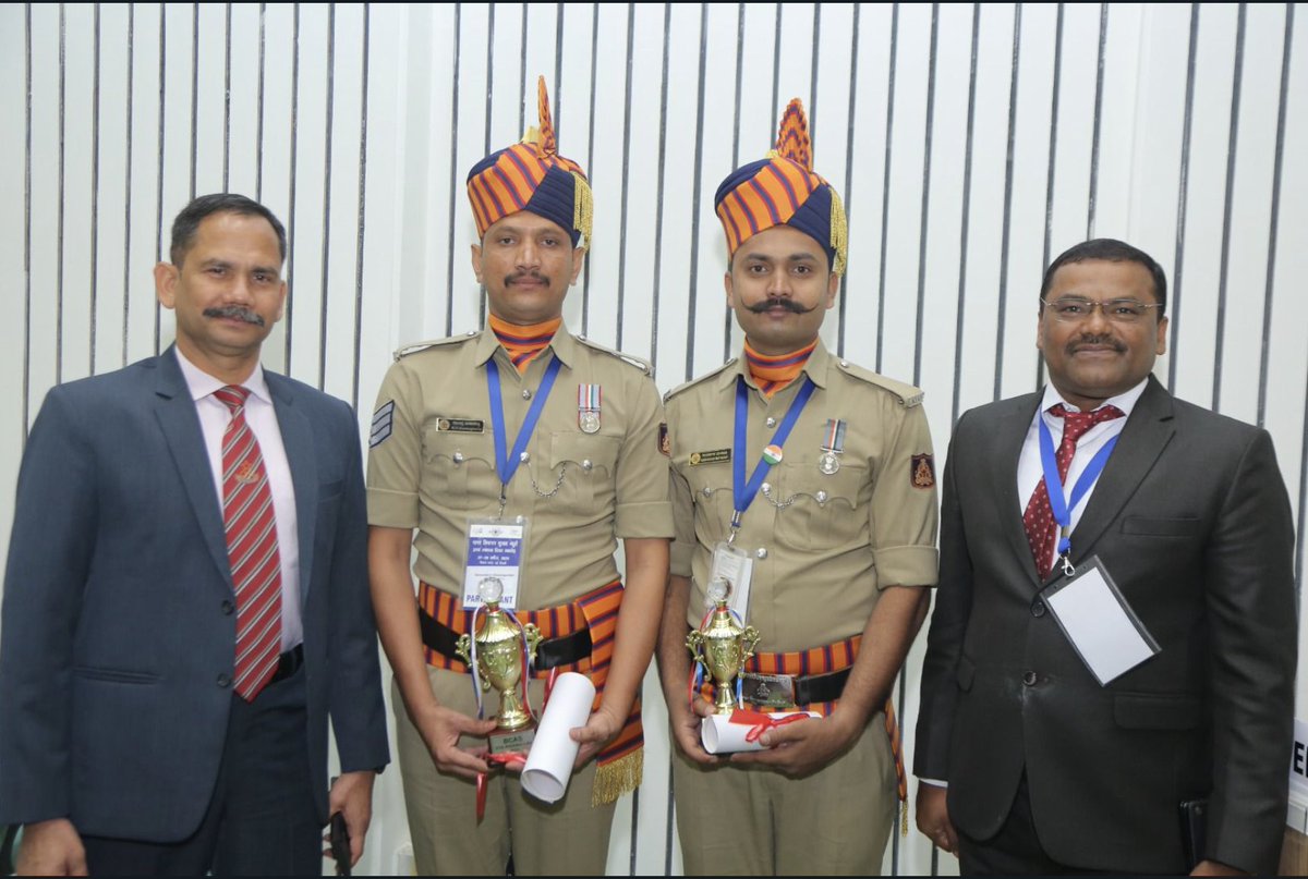 MoCA_GoI's tweet photo. MoS-MoCA, Sh. @Gen_VKSingh also felicitated the best screeners in various categories &amp; officers of BCAS were conferred with the President's Police Medal for distinguished service and the Police Medal for meritorious service on Republic Day 2022 and 2023, respectively. (4/6) https://t.co/9RfzTr5eRc