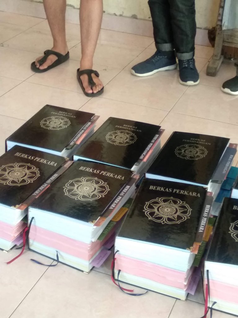 <a href="/sicupuh/">ANinoM tidak mau asetnya dirampas</a> <a href="/loopholeacademy/">Loophole Academy</a> wah 2019 saya lomba internal aja berkasnya tebeeel cuma 2 bulanan waktu bikinnya tapi semua kudu dibikin sampe kartu disposisi 😃