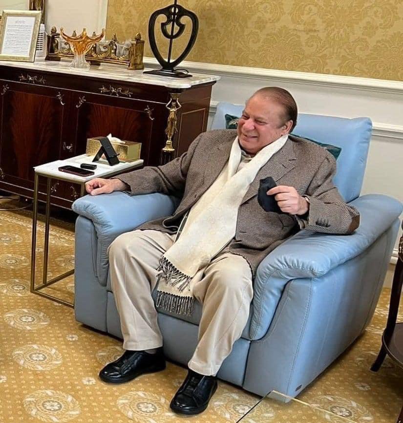 Hamza12154's tweet photo. زندگی مُسکرا کر جیو* 🔥
خدا سے بہتر کوئی ہمدرد نہی* 
جلنے والوں کا منہ کالا🔥 
@MaryamNSharif  @NawazSharifMNS https://t.co/jRo693Mi0l