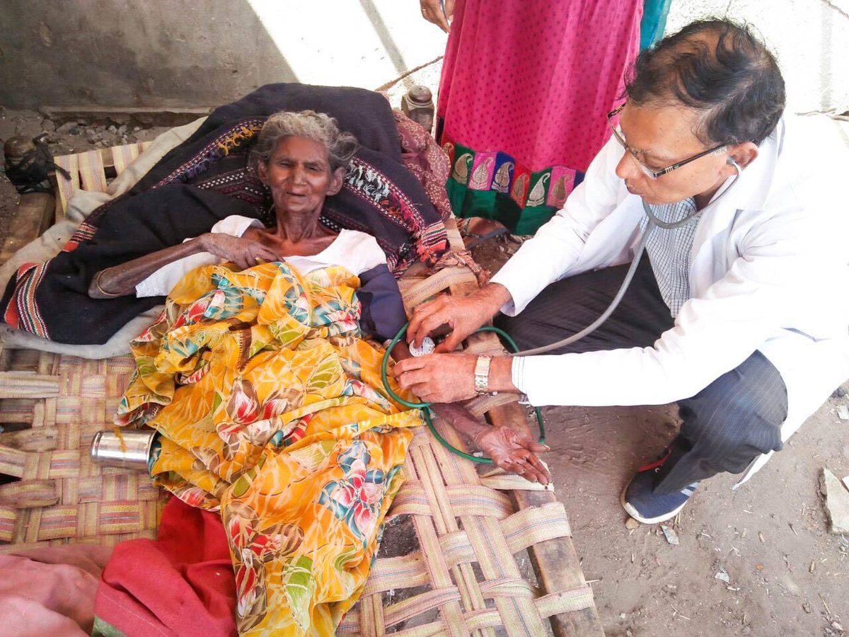 smilefoundation's tweet image. The most heartwarming moment ❤
...when we get to serve the elderly with free healthcare through Smile on Wheels.

Know more about our efforts on ground: smilefoundationindia.org/health

#HealthCannotWait