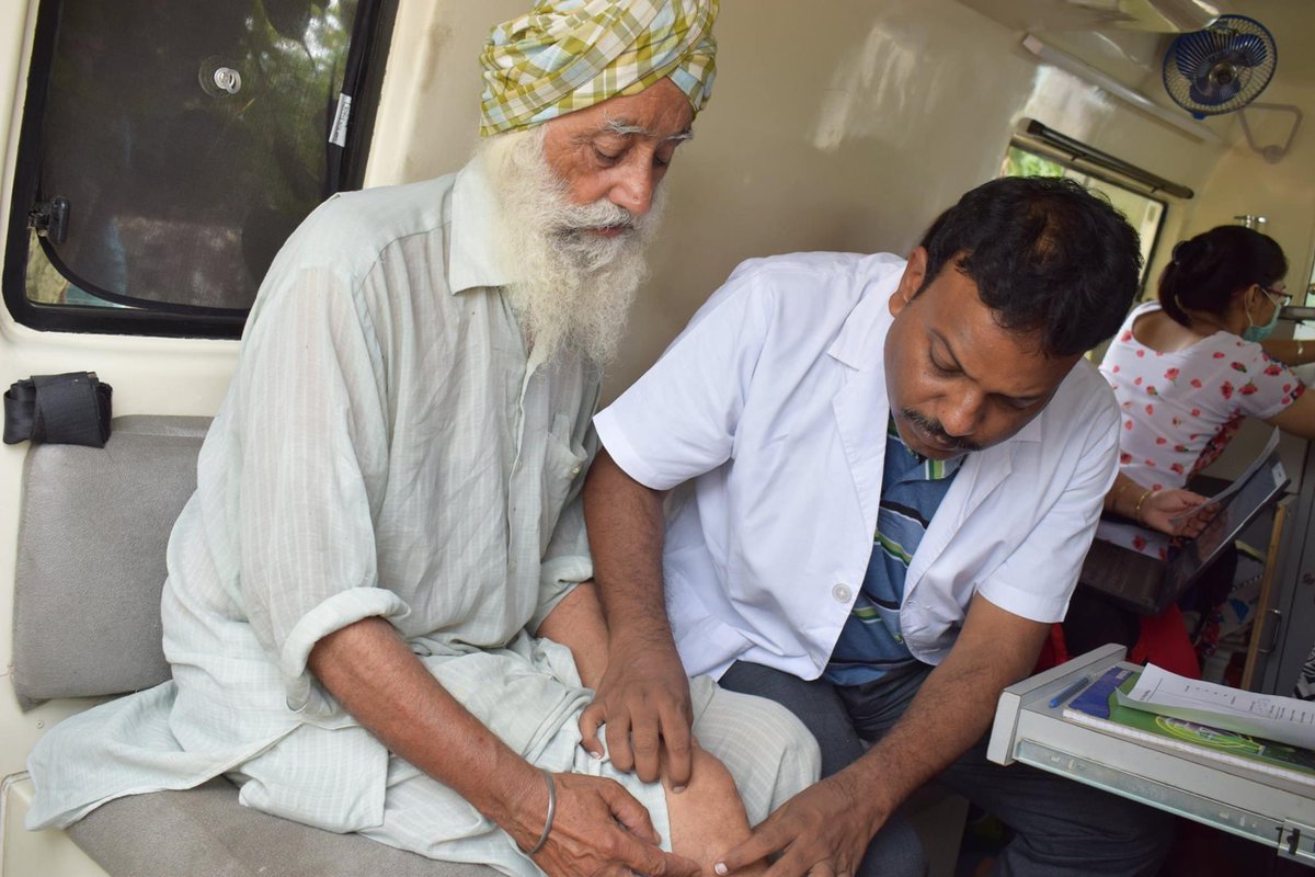 smilefoundation's tweet image. The most heartwarming moment ❤
...when we get to serve the elderly with free healthcare through Smile on Wheels.

Know more about our efforts on ground: smilefoundationindia.org/health

#HealthCannotWait