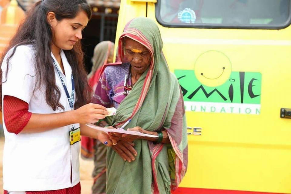 smilefoundation's tweet image. The most heartwarming moment ❤
...when we get to serve the elderly with free healthcare through Smile on Wheels.

Know more about our efforts on ground: smilefoundationindia.org/health

#HealthCannotWait