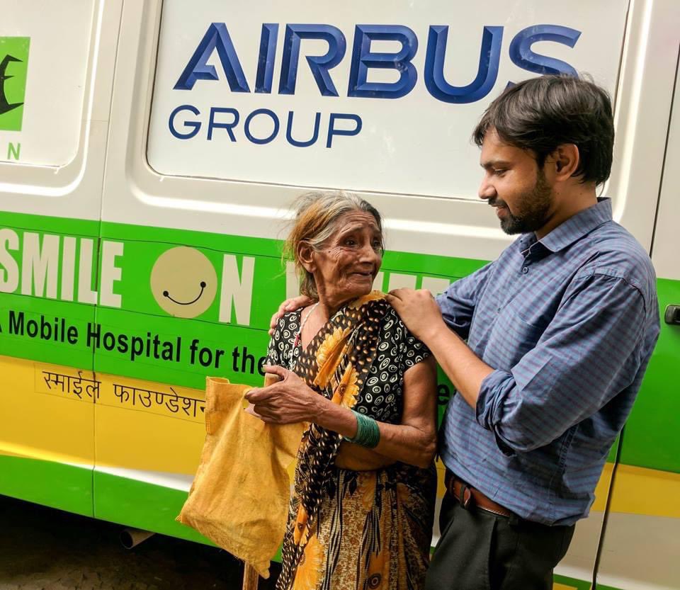 smilefoundation's tweet image. The most heartwarming moment ❤
...when we get to serve the elderly with free healthcare through Smile on Wheels.

Know more about our efforts on ground: smilefoundationindia.org/health

#HealthCannotWait