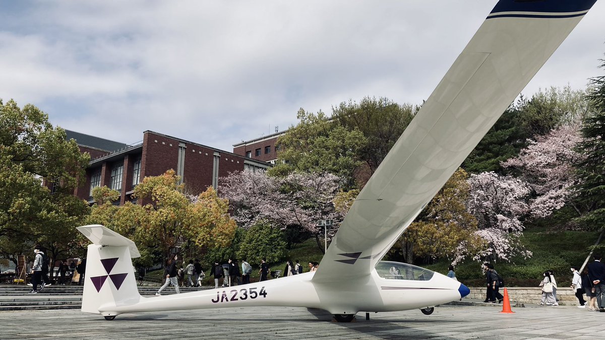 【ご報告】
今年の新入部員はなんと19名となりました❗️めちゃ多い😆
そのうち今出川は10、京田辺9、男女比は男10:女9です❗️
空前のグライダーブームです🥳
人が足らなければ呼んでください🙇