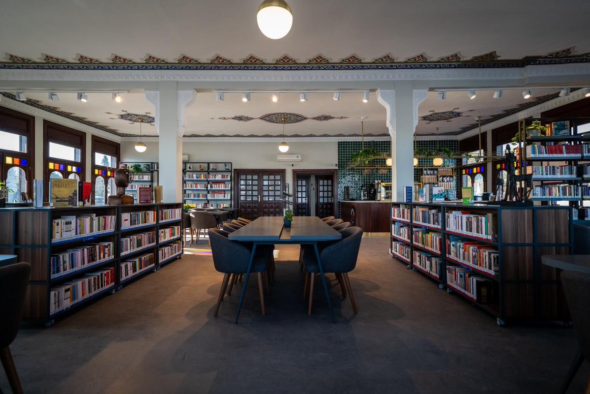 Bu güzel mekanlar artık size ait. 

Boğaza nazır bu yerler tüm İstanbulluların rahatlıkla faydalanabileceği çok güzel kütüphaneler oldu. Beşiktaş ve Kadıköy’deki tarihi iskelelerdeki kütüphane ve Vapur Kafeleri mutlaka ziyaret edin.