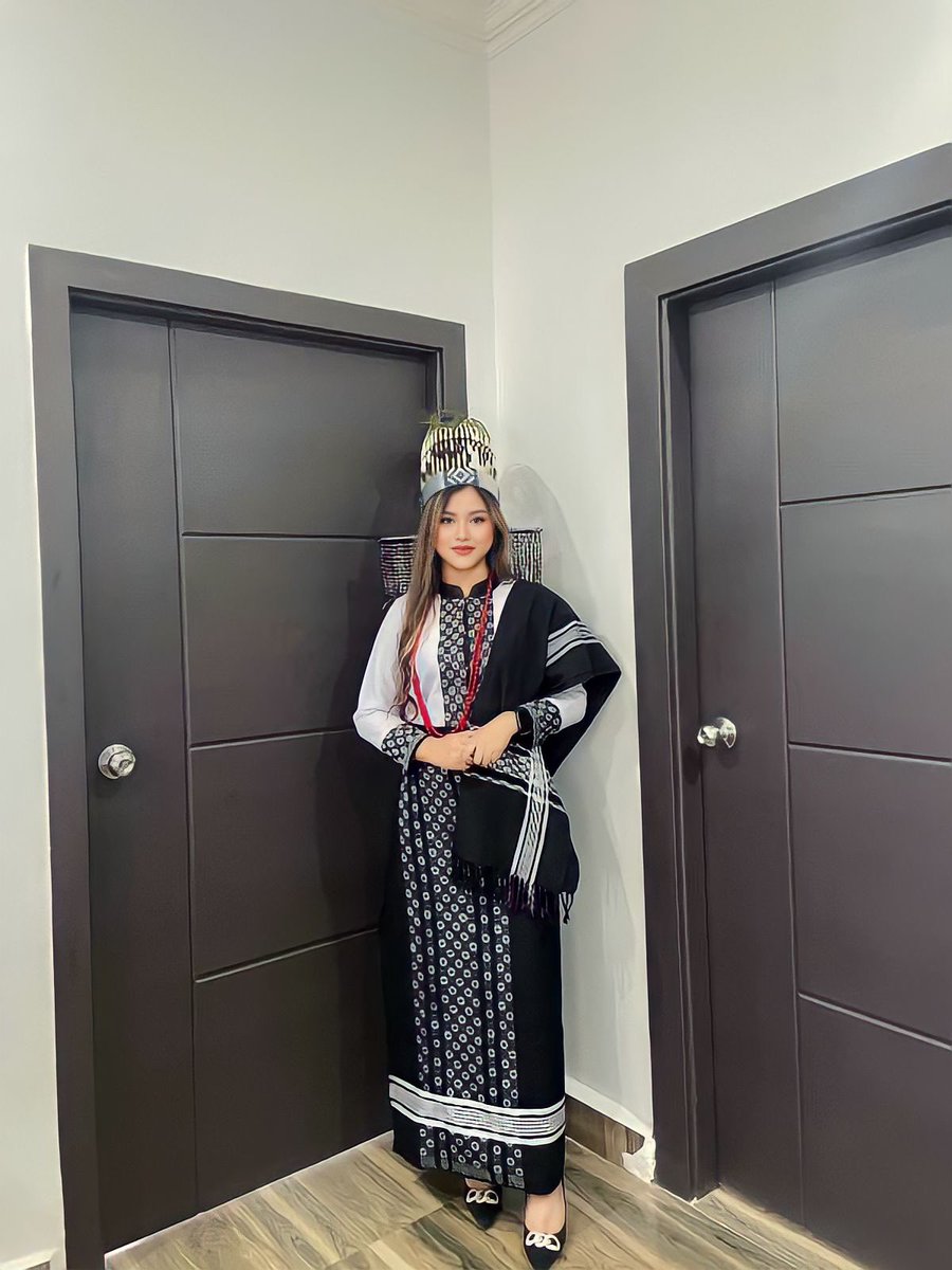 being_chikim's tweet photo. Ralte Traditional Attire
In Frame: @tetei_periwinkle
#ralte #raltethuam #raltedress #mizodress #mizotraditionaldress #mizotraditionalattire #raltetraditionaldress #raltetraditionalattire #chin #kuki #mizo #zomi #chikim #beingchikim https://t.co/Hs95w2Wy9C
