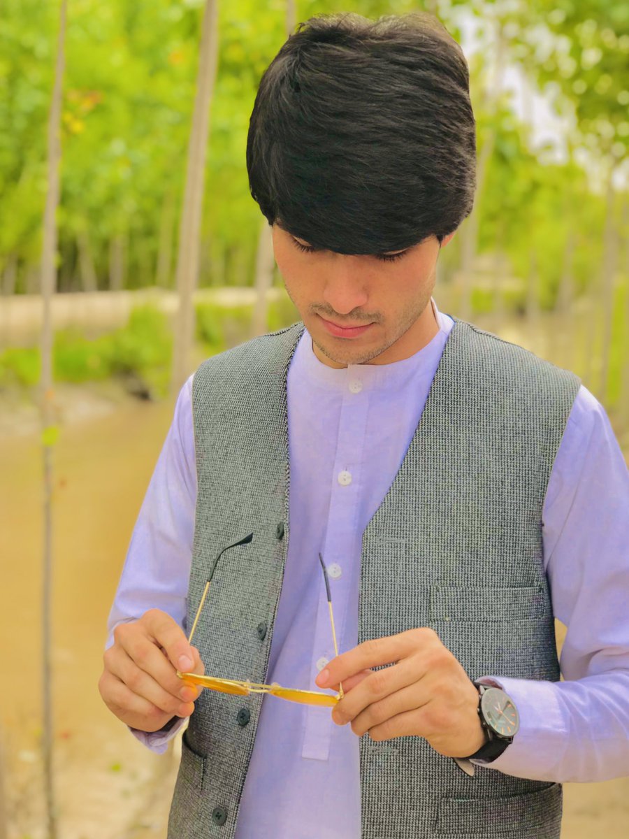 Zabi__hamidi's tweet image. نگاهت را گره بزن به هر لحظه‌ی من
حس امنیت میکنم، وقتی تو درگیر منی‌!🤍
#Hamidi🌷