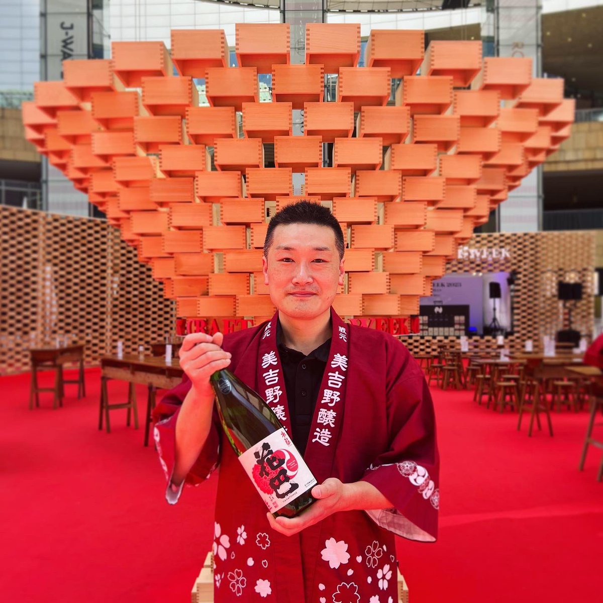 Sakenomy_JP's tweet photo. 美吉野醸造は、自然の変化に寄り添った酒造りを行っています!CSW 初登場の日に、その個性豊かなお酒を味わってください!🌾🍶🌿🙏🏻
Seek out Hanatomoe’s natural, characterful sake at CSW Freshmen Day!
https://t.co/61O7OIax6E
#craftsakeweek #csw2023 #sakenomy #hanatomoe #花巴 https://t.co/nmFdgXrIkp
