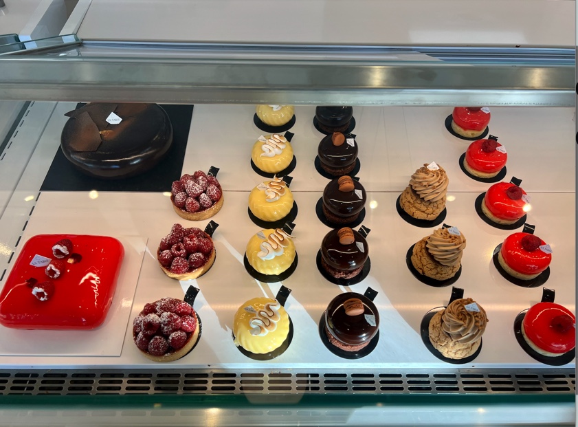 TiresOnTheRun1's tweet photo. Authentic French pastries right here in Airdrie by Chef Eric! 😍

La Table Haute Pastry creates decadent pastries, desserts, and macarons. Since expanding their menu this year, they've added delicious brunch options, sandwiches, and soups! Check them out! #FrenchPastries https://t.co/anAwmf3aJy