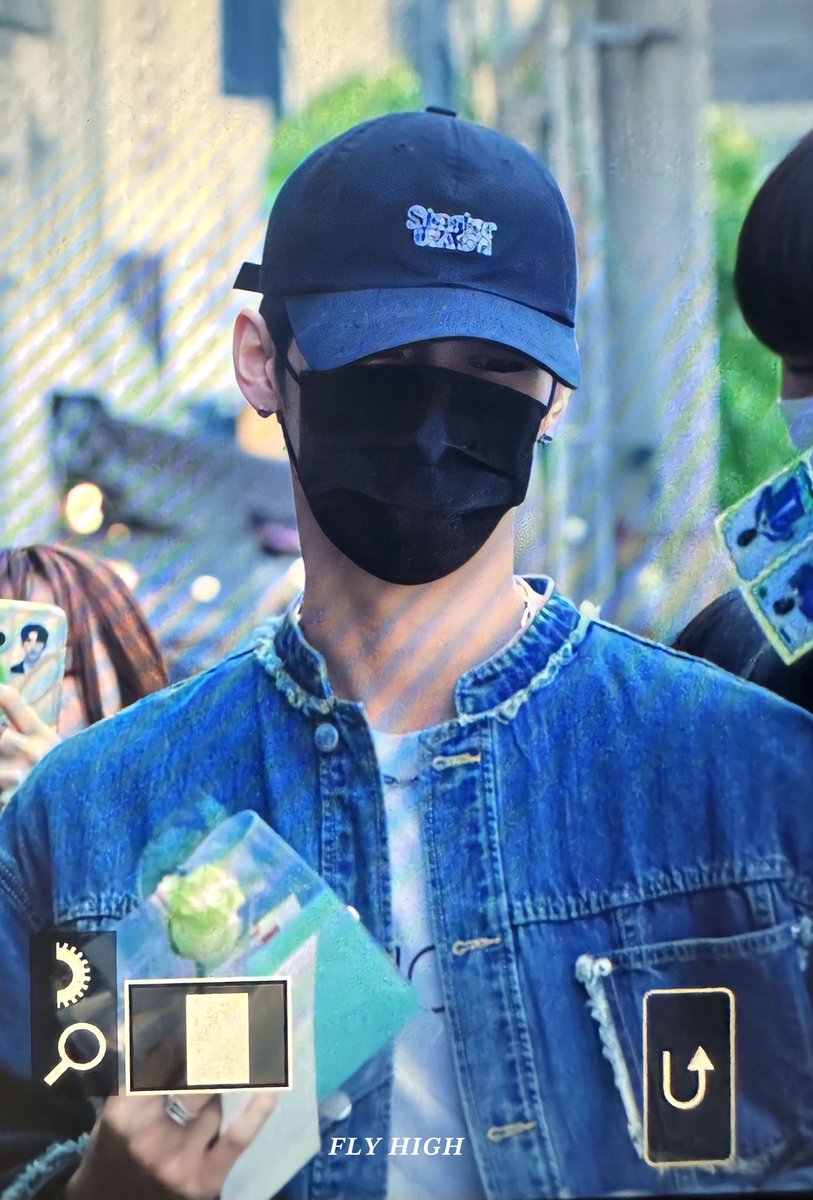 ofmyreej's tweet photo. 이정현 너 청자켓 몇 개야 https://t.co/0TUN5nN0i9