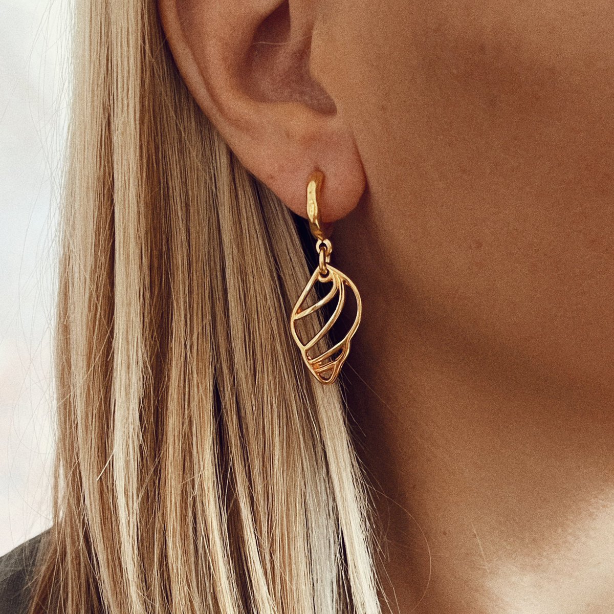 twininas's tweet photo. Seashell Earrings 🐚🧜🏽‍♀️💗 #TWININAS | https://t.co/0jFWGkjdHo 
#shelljewelry #seashells #seashellearrings #shellearrings https://t.co/gfQp9Xzkr7