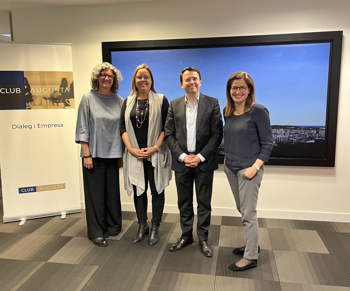 Amb els companys/es de la secció de dret internacional rivat ⁦<a href="/ICABarcelona/">ICAB · Advocacia Barcelona</a>⁩. Gràcies a ⁦<a href="/augustaabogados/">Augusta Abogados</a>⁩ per cedir-nos l‘espai!