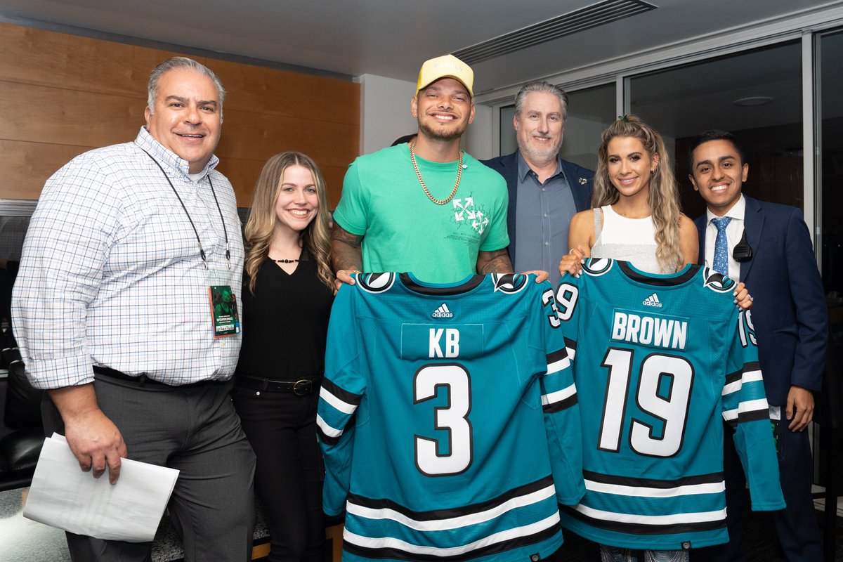 SAPCenter's tweet photo. KB in SJ 🔥

Congrats on a SAP Center sell out @kanebrown! https://t.co/GPzga2STBp