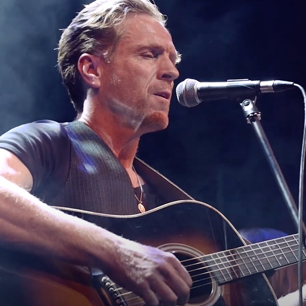 FanFunDamian's tweet photo. IT'S LANDED AS A VIDEO, TOO! You can now see @lewis_damian and his fabulous band playing 'Zaragoza' live at Hoxton Hall: https://t.co/zVGlYEveAS #HoxtonHall #DamianLewis #Zaragoza #MissionCreep https://t.co/bYkYFFo1E3