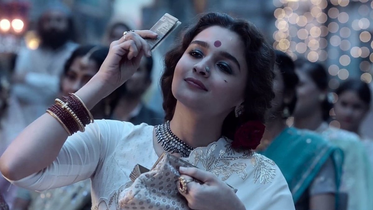 The Filmfare Award for Best Actor in a Leading Role (Female) goes to #AliaBhatt for #GangubaiKathiawadi at the 68th #HyundaiFilmfareAwards 2023 with #MaharashtraTourism.