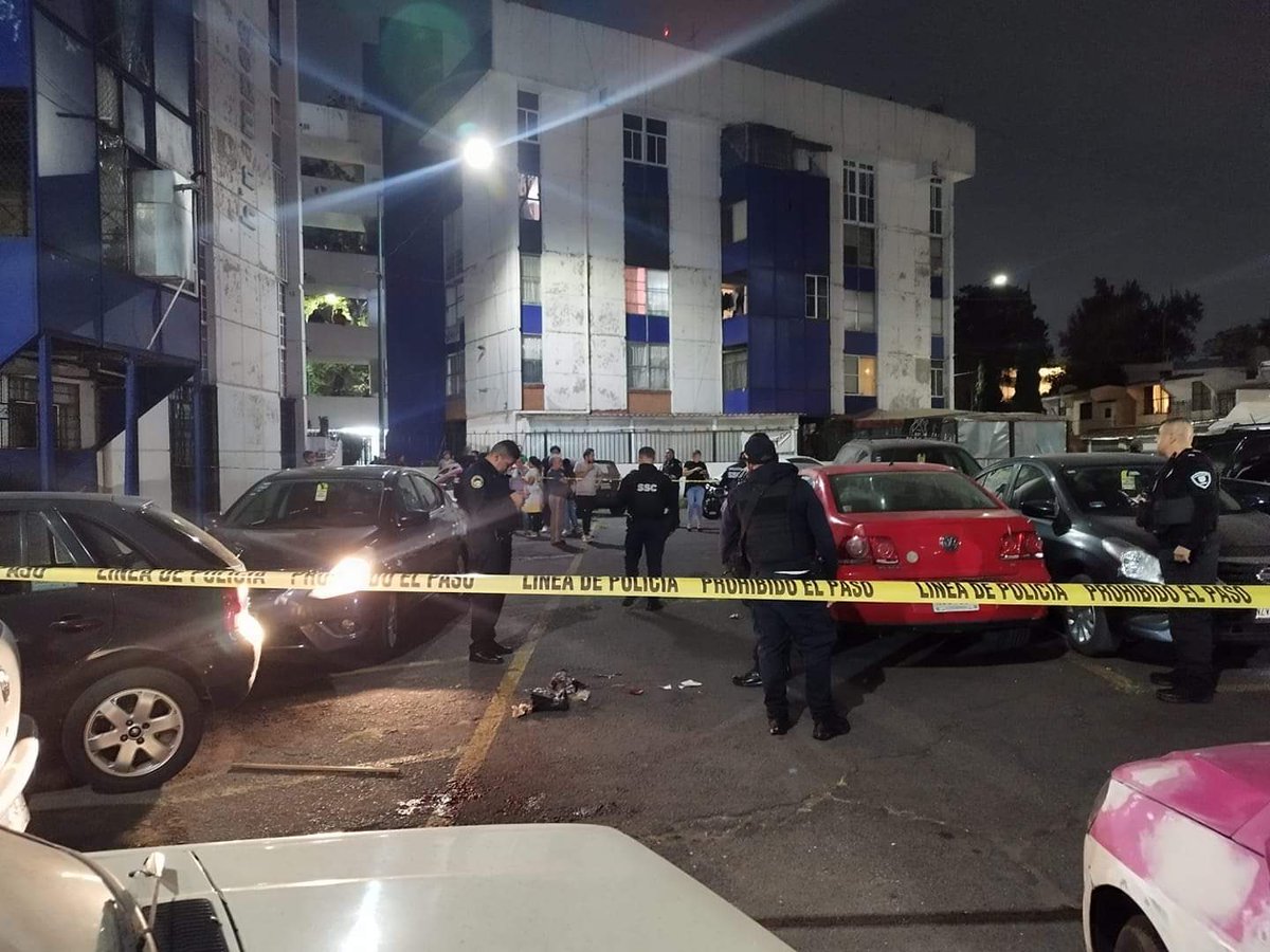 Se registra balacera a un señor y su hijo de 8 años dentro de la unidad Infonavit Iztacalco en la <a href="/IztacalcoAl/">Alcaldía Iztacalco</a>, policías de la <a href="/SSC_CDMX/">SSC CDMX</a> ya investigan por medio de las cámaras del <a href="/C5_CDMX/">C5 CDMX</a> lo ocurrido. Ambos heridos fueron trasladados al hospital.