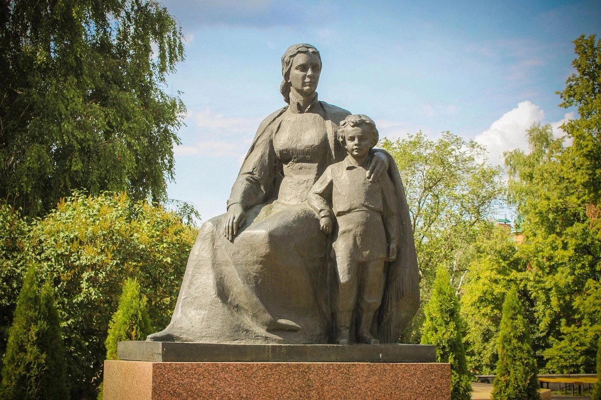 Социалистический Ленинград on Twitter: "Памятник М.А. Ульяновой и В ...