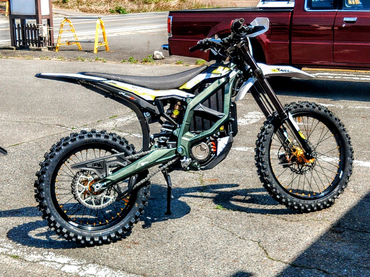 gravitylab's tweet image. 本日の納車。サーロン･ULTRA-BEE。これから明日いきなりレースだそうで。