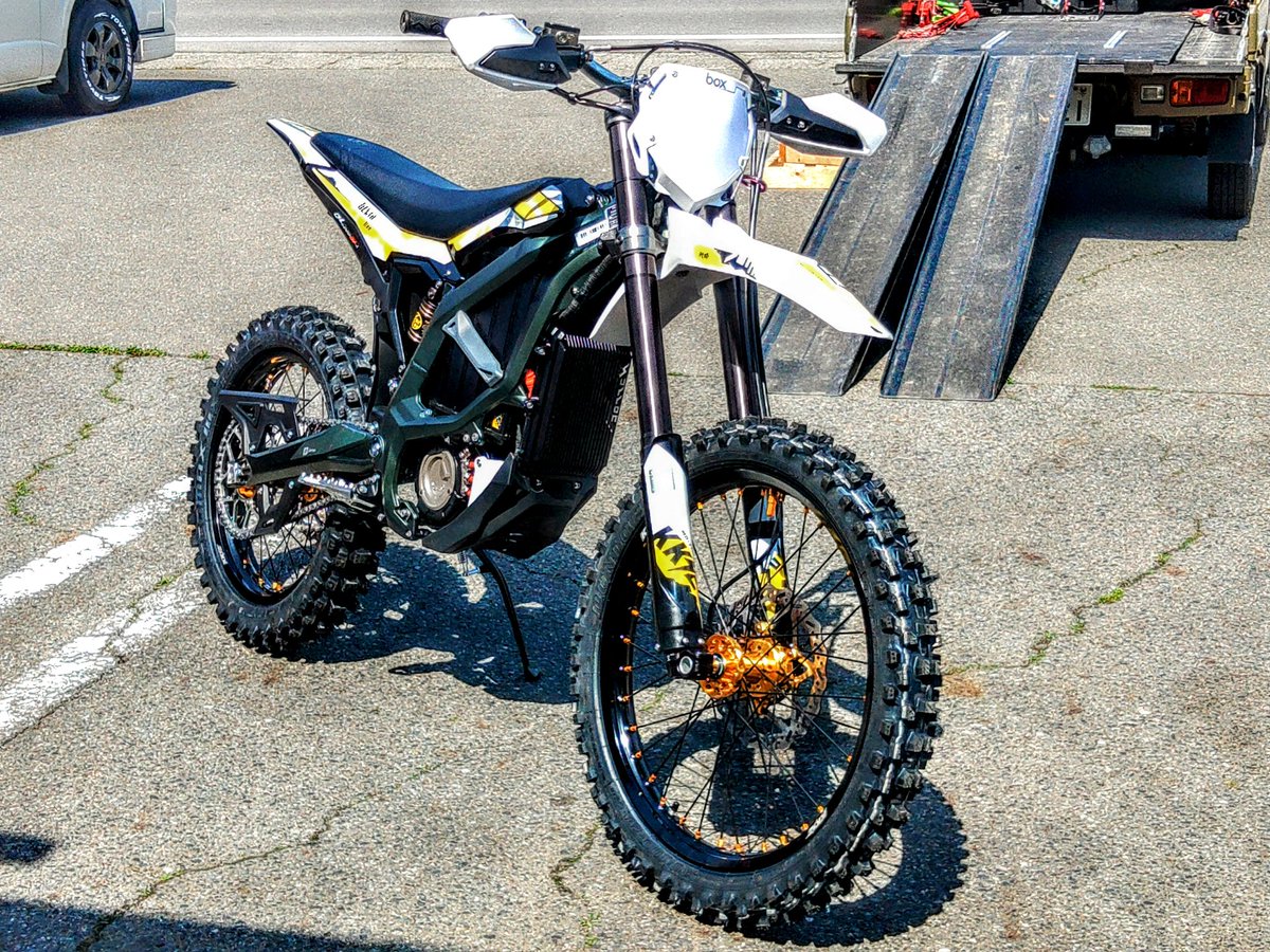 gravitylab's tweet image. 本日の納車。サーロン･ULTRA-BEE。これから明日いきなりレースだそうで。