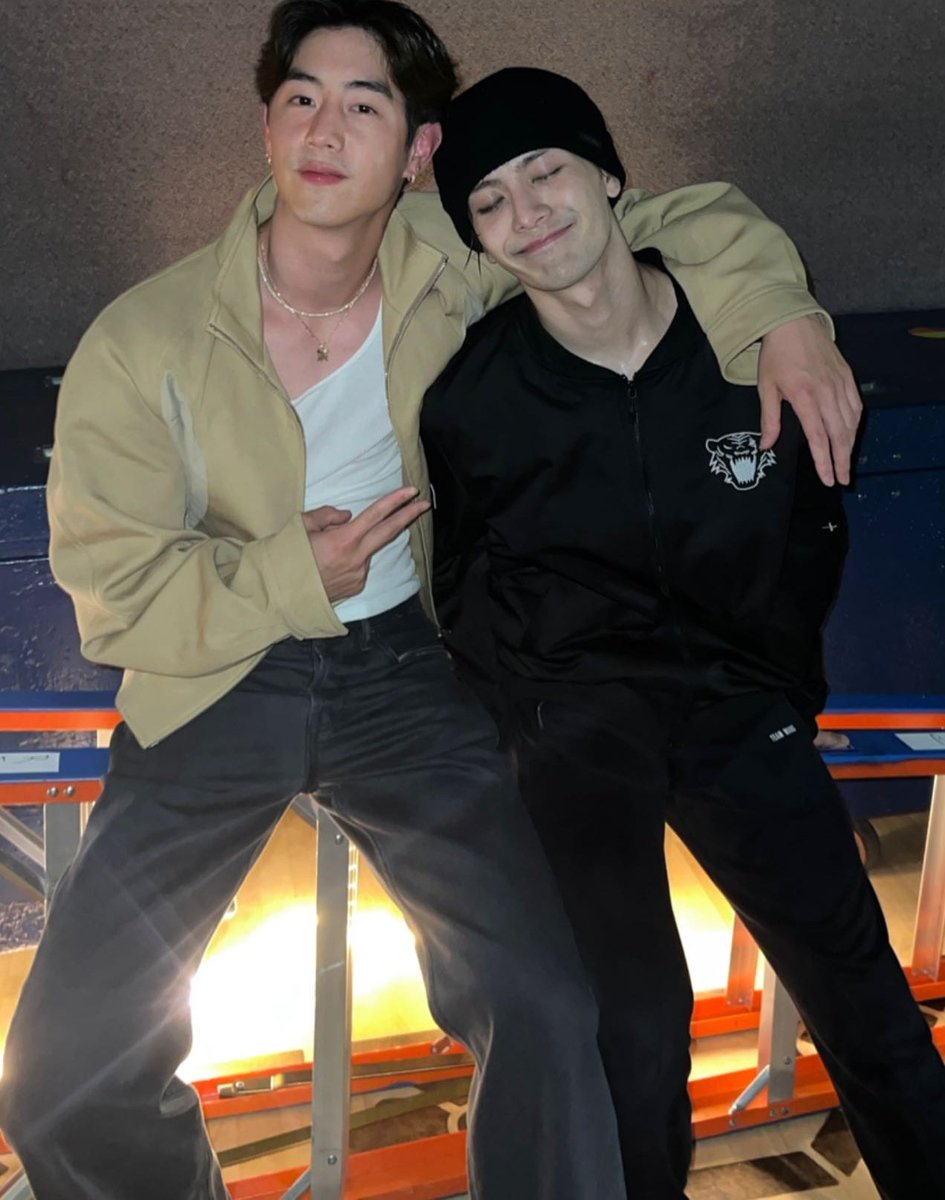 starfess's tweet photo. -guys mark sama jackson abis meet huhu makin ganteng ga sih mereka😭 SIAPA YANG KANGEN? AKU☝️ https://t.co/JELbuqdwNR