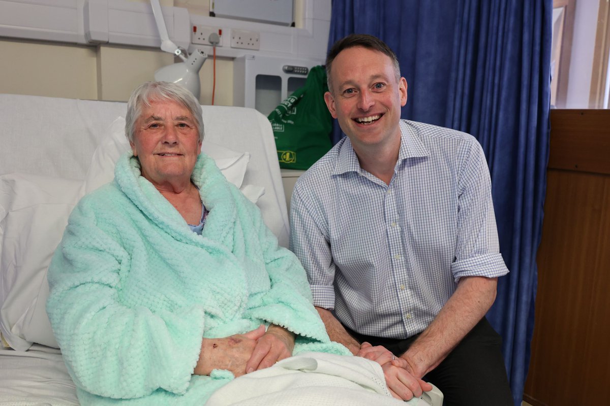 BetsiCadwaladr's tweet photo. We’ve reached a robotic milestone in Wales!
Our surgical teams in Ysbyty Gwynedd and The University Hospital of Wales in Cardiff have completed 100 robotic operations using CMR’s Surgical’s Versius robot.
Well done!
 https://t.co/NIJPrle7zS
@CMRSurgical @CV_UHB @lshubwales https://t.co/JBclUmvI0V
