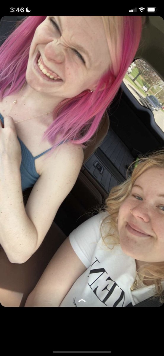 kaileyyyh's tweet photo. my best friend, the sillest human, one of the most inspiring people, the one who makes me feel safe and loved, the most caring person out there, and just the most amazing human to me… i love you so much DUH https://t.co/R7V70cDhJ7