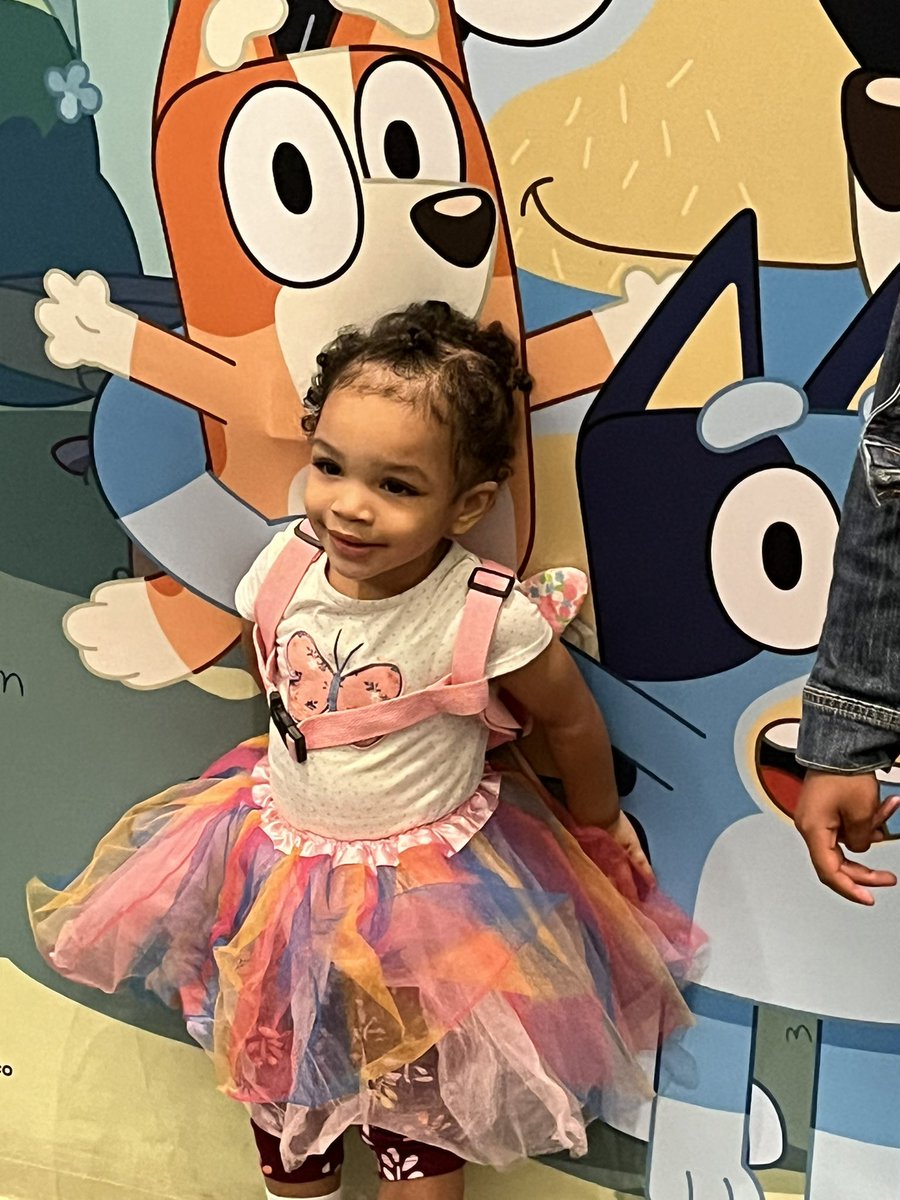 NakiaryLive5's tweet photo. She enjoyed  herself at The Bluey's Play tonight💜 https://t.co/LMQSCymsNx