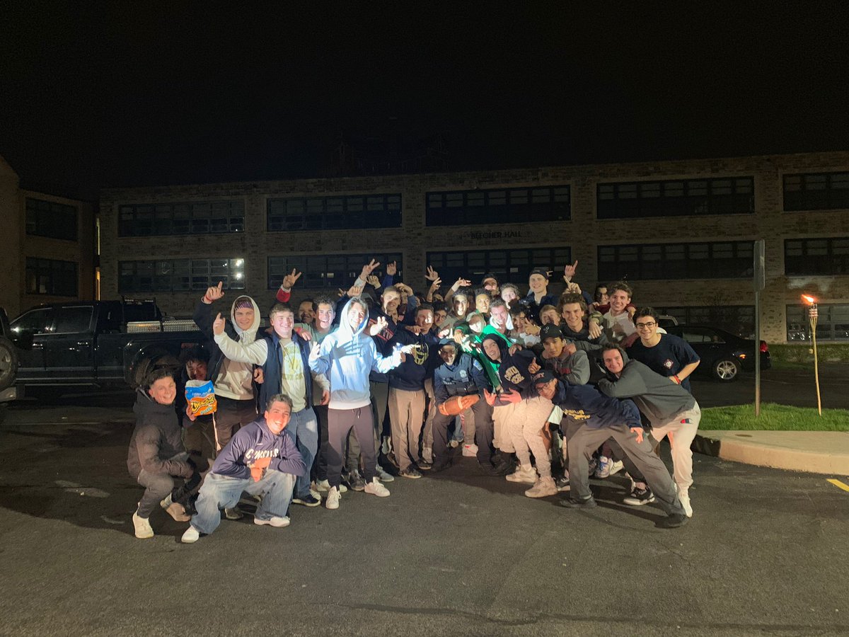 BalysRyan's tweet photo. @earlofbuf @CanisiusHS Class of 2019! https://t.co/4BqsNMMGbu