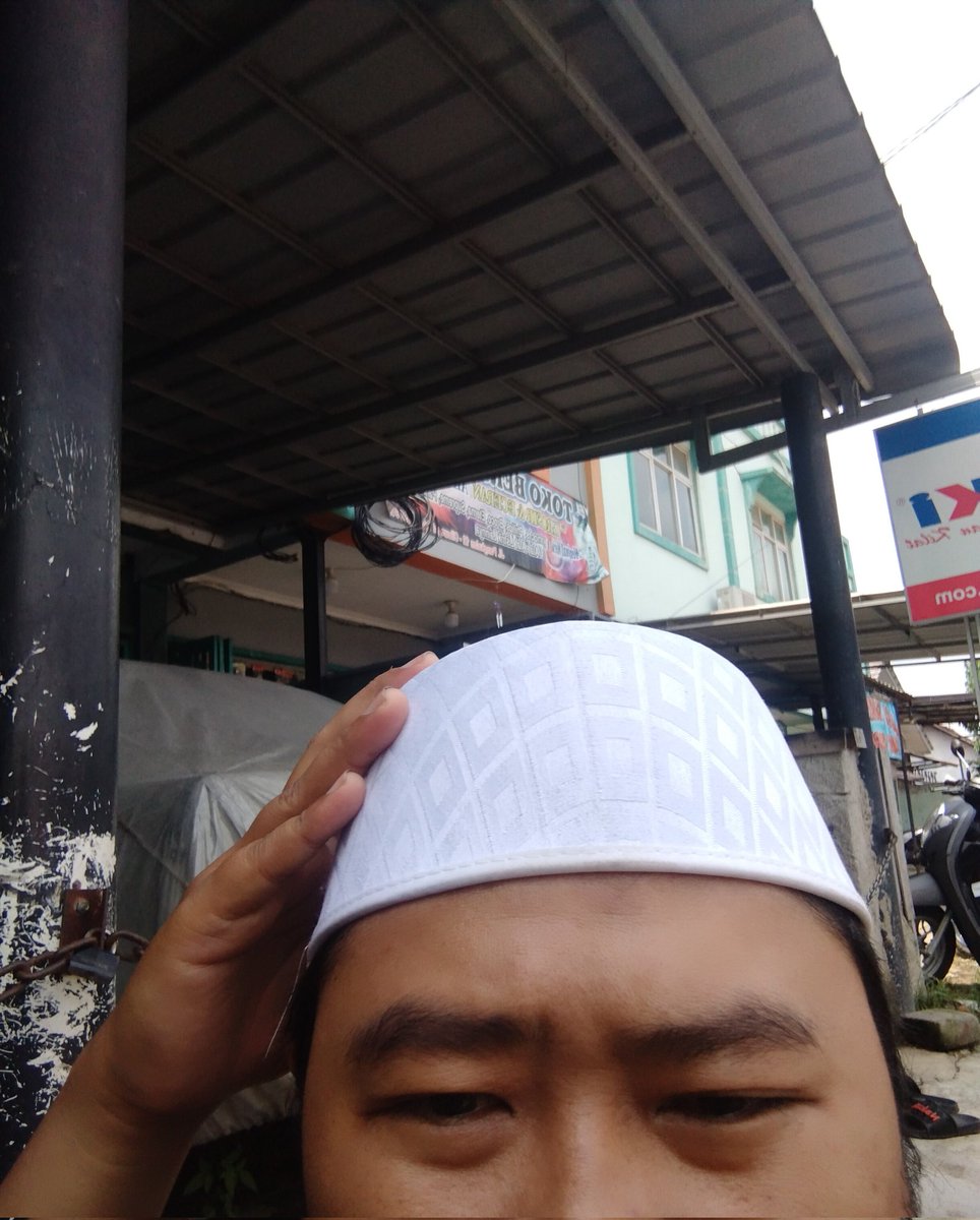 Ngikuthehe's tweet photo. Lelaki Sholeh sholat Jumat sampe nangis nangis https://t.co/EtyBJdZTtg