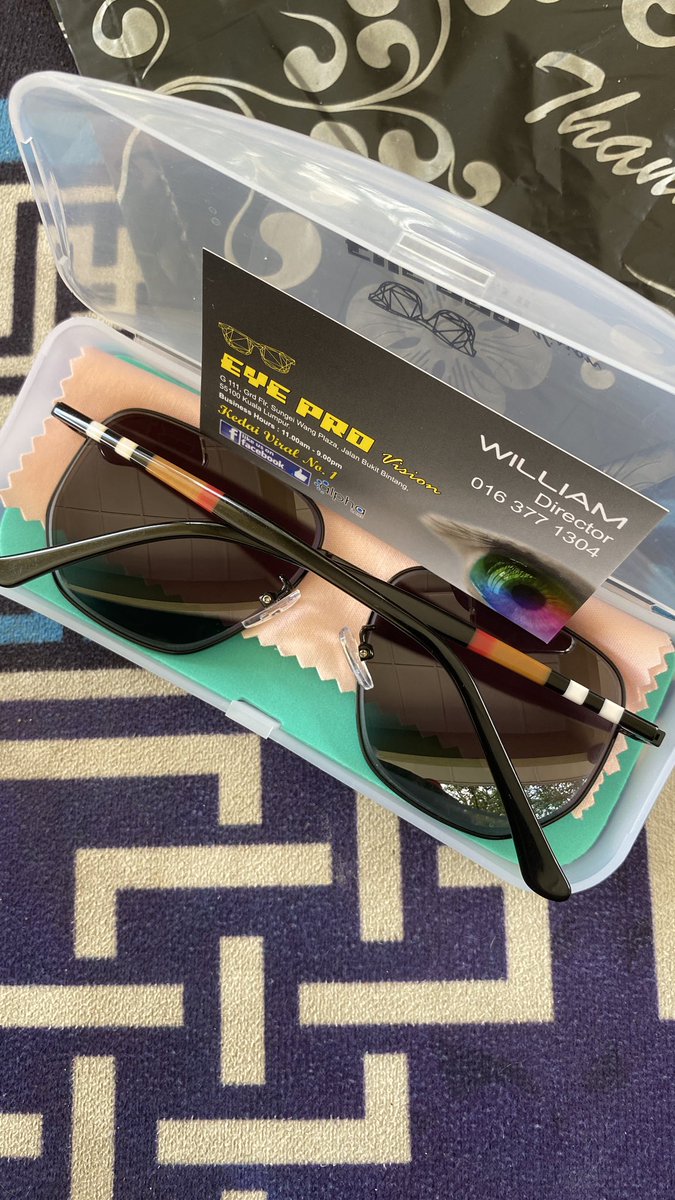 saidila's tweet photo. Kita orang rabun jauh pun nak bergaya jugak. Jadinya pergilah ke Eye Pro Vision dekat Sg Wang Plaza and tempah spek hitam yang ada power. Aku pilih kaler grey gelap 80% . 

#eyeprovision #kedaispekviral https://t.co/55fxNnN3zg