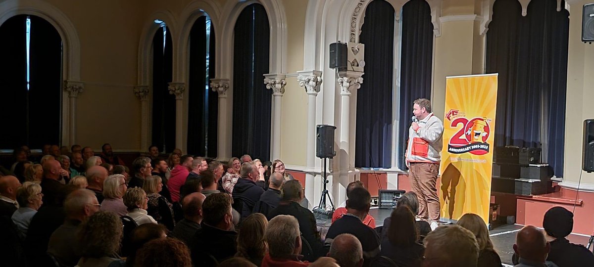 MrSteveLeach's tweet image. Great to see @LloydGriffith admirably cope with the worst behaved @funhousecomedy #Grantham audience I’ve ever seen - a brilliant headline act - it’s a shame I don’t have it on tape #HadToBeThere 👏