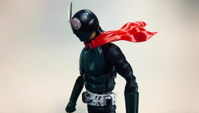#今年買ったもの 52…Figure-rise Standard 仮面ライダー(シン・仮面ライダー)  バッタオーグ!やっと完成したのですか(呆れ) 胸のラングのおかげでrise特有の体型の違和感が少なく、飾るぶんには充分な造形。手首が握りと平手のみなので握り拳でのポーズを想像して楽しんでます。 #パチ組み