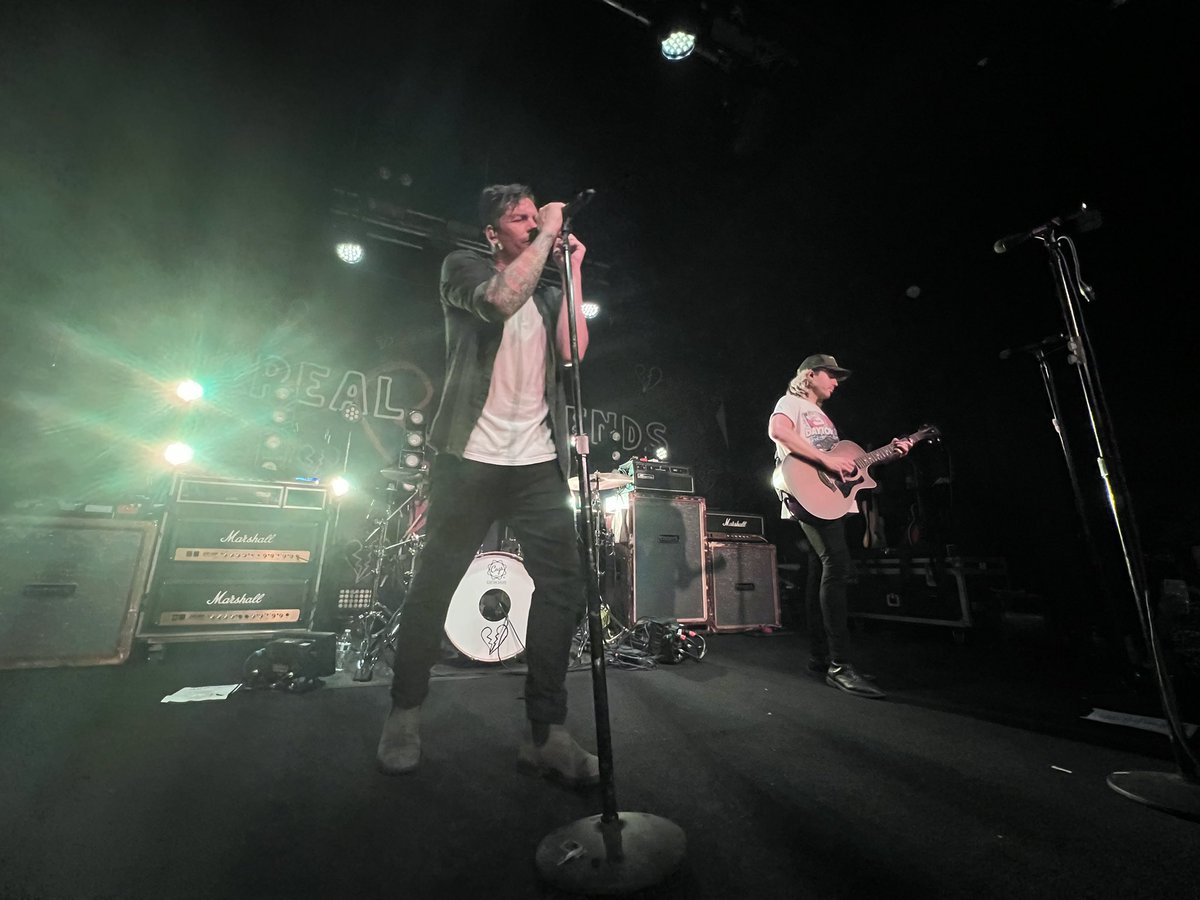 zozums's tweet image. Killed it tonight @realfriendsband