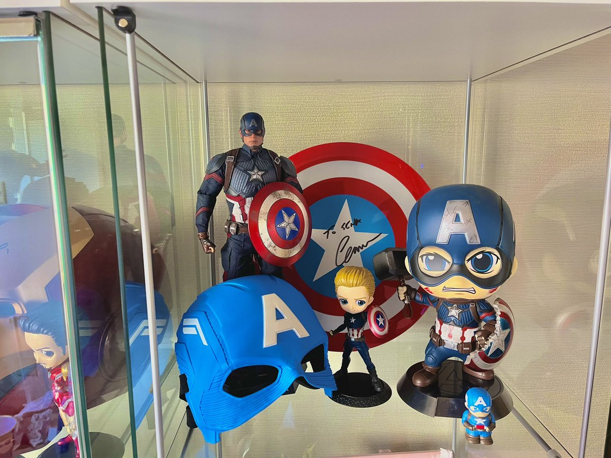 14s_z's tweet photo. MARVELＢＩＧ3のサインが揃いました‼️
クリヘム（ソー）に目の前でサインを貰った日から『全員とは言わないからＢＩＧ3のサイン集められたら夢だなぁ』なんて思ったら実現した🤩

#marvel #サイン #autograph  #autographsoundoff @swau @chrishemsworth  @ChrisEvans @RobertDowneyJr @TokyoComicCon https://t.co/Ms1MmJDp2n