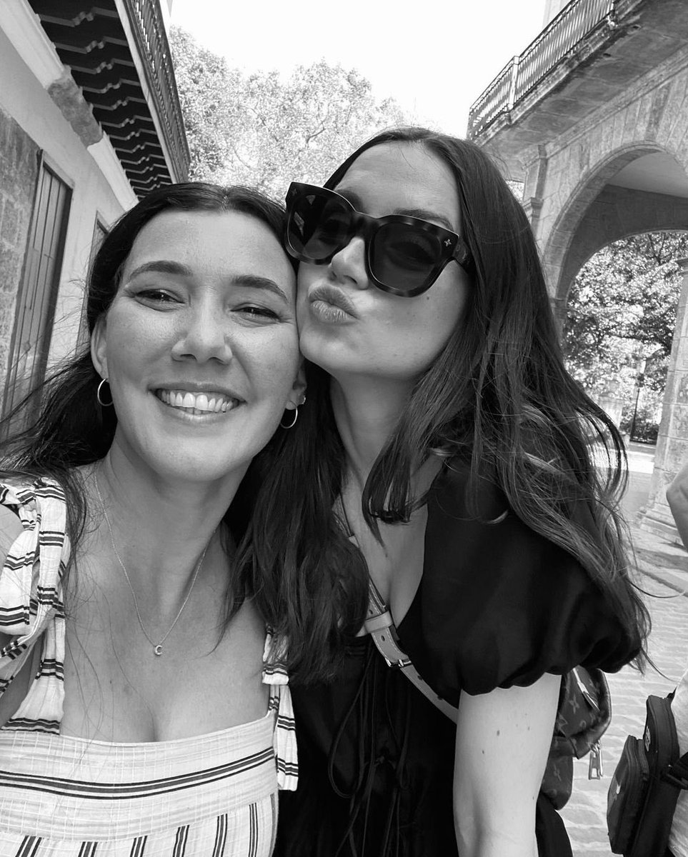 SO MUCH ANA CONTENT I CANT BREATHE