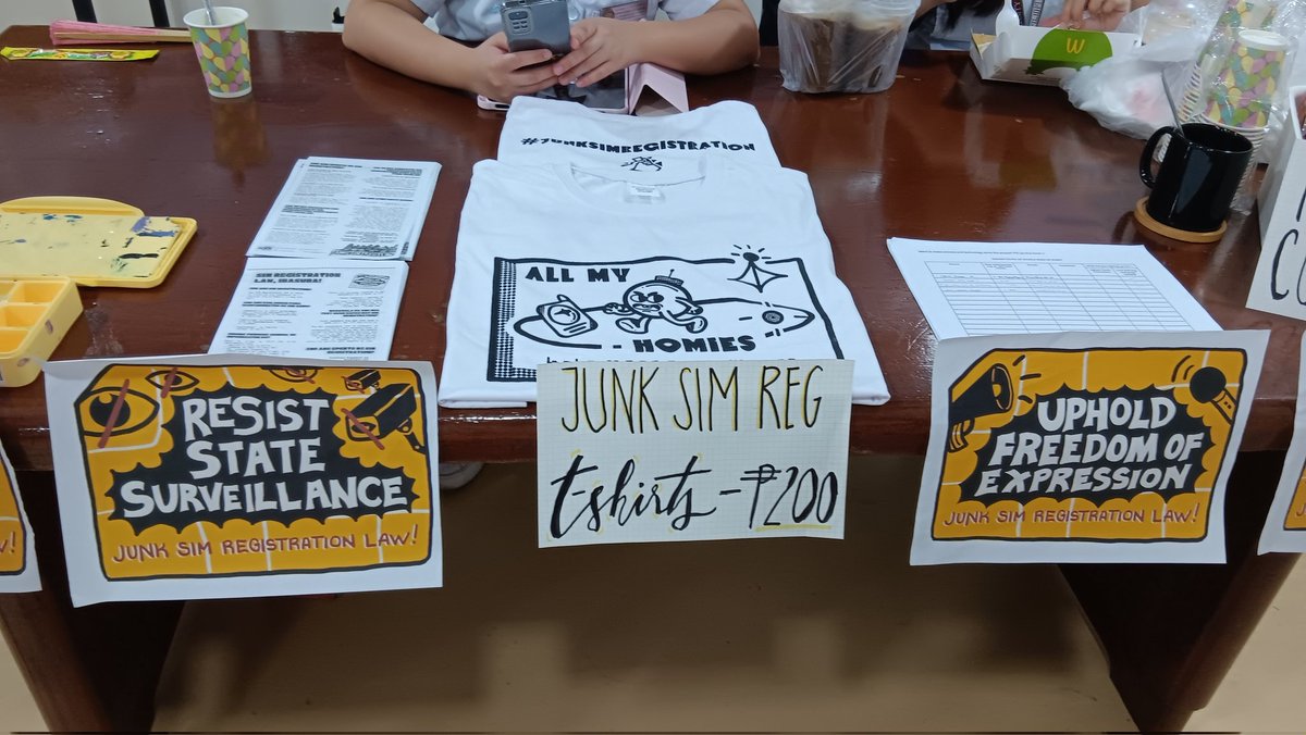 aghamyouthupm's tweet photo. Andito ulit kami ngayong All Orgs' Fair dito sa GAB lobby! Visit us and participate in our Strength in Numbers and Paint by the Numbers artwork! Syempre, hindi mawawala ang aming free coffee and bread! Tara na and learn more about #JunkSIMRegNow :>

#WeNeedSpace
#SIMplyPahirap https://t.co/M7B2OyY9wq