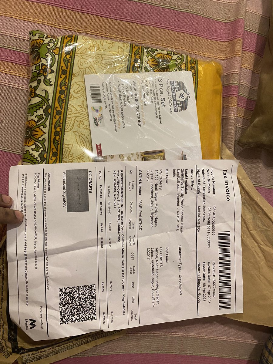 Rossoneri22290's tweet photo. @myntra is duping people by sending unknown items against actual orders. I received a bedsheet instead of 3 shirts and they are denying refund. The image clearly shows address and order id of misplaced item. @MumbaiPolice @jagograhakjago please check the new modus operandi. https://t.co/2AFPvsOarh