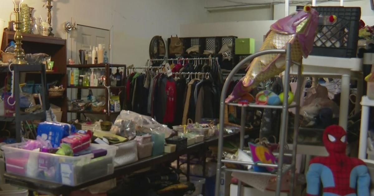 cbschicago's tweet photo. Rogers Park Refugee Free Store gives refugees basic necessities and hope for a new life https://t.co/ZPppe2ymou https://t.co/I13YKuG26k