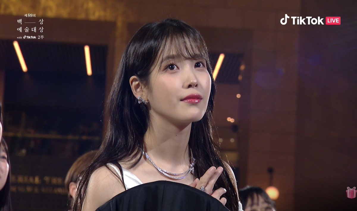 CAKEP BANGEETTTT 😭💕✨

#IUxBAEKSANG2023