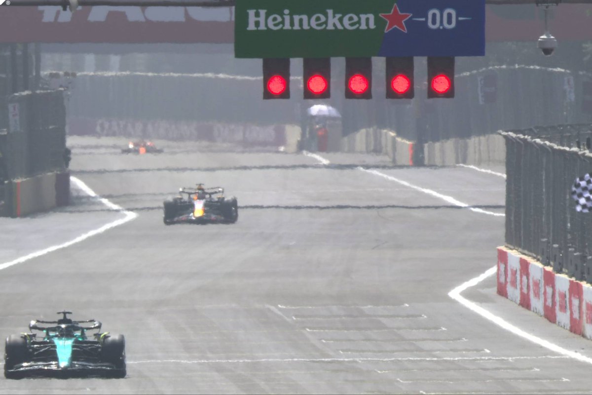 FernAlonsoNews's tweet photo. Verstappen Leclerc y Checo, en un pañuelo; Sainz 4º y Alonso 8º
https://t.co/rss6rUXOG6 https://t.co/mKDNjjgQRn