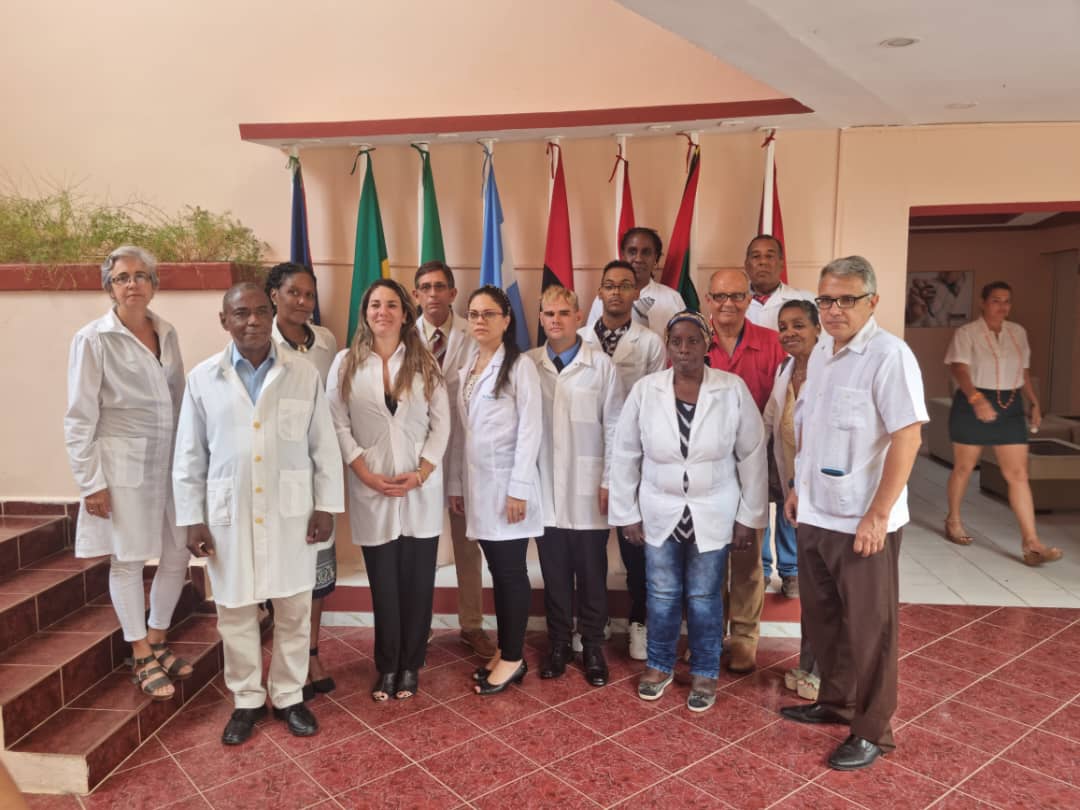 uccmcuba's tweet photo. Hoy Desfile del Primero de Mayo en la Unidad Central de Cooperación Médica.

#ALaPatriaManosYCorazón 
#CubaCoopera 
#60AñosSalvandoVidas https://t.co/iyXO2fDZE5